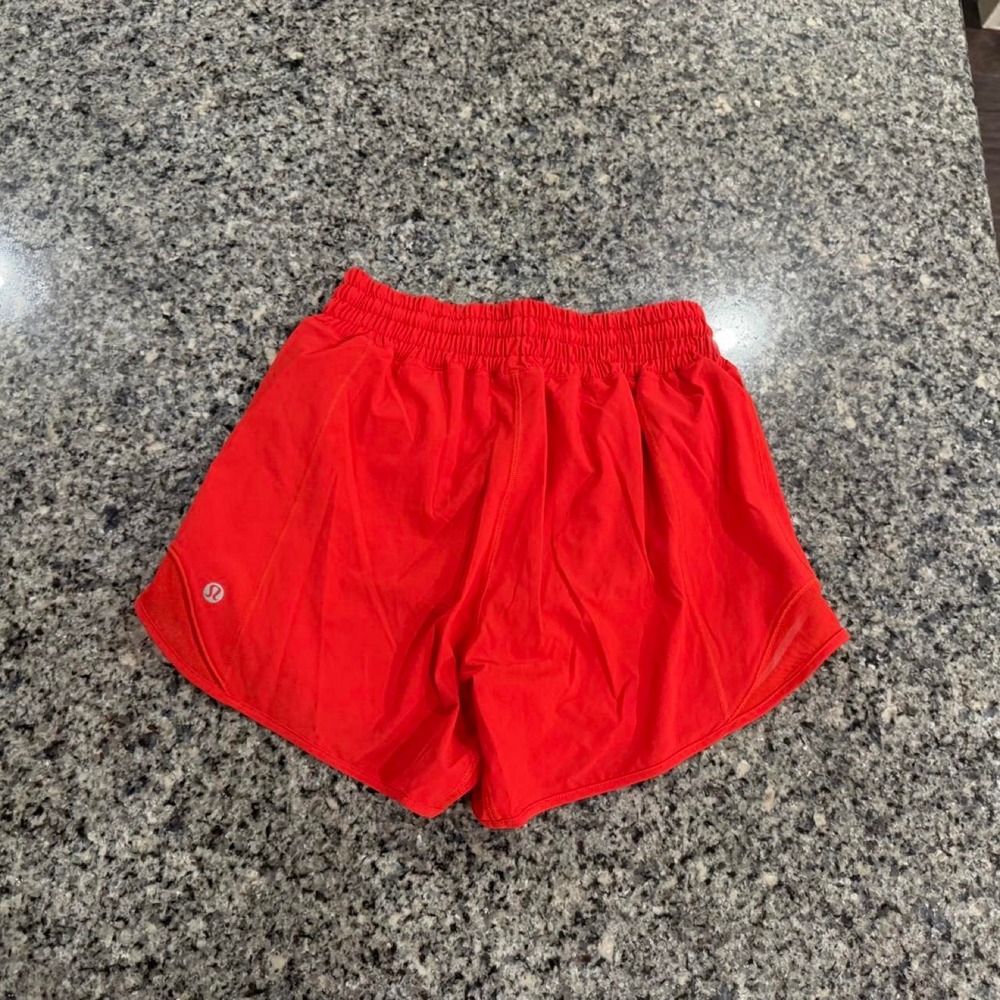 Lululemon high rise hotty hot shorts 4"